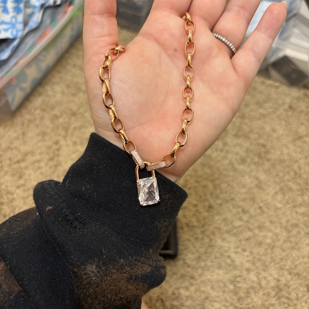 Chic Gold Necklace with Crystal Charm